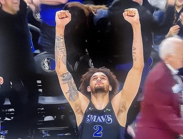 开云体育-告慰母亲！莱夫利轰12+15举双拳悼念：我想你了妈妈